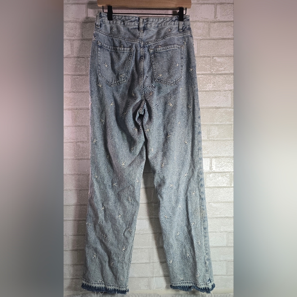 Playboy by Pacsun Raining Bunnies 90’s Boyfriend Drop Hem Light Wash Jeans 28 - Picture 10 of 12